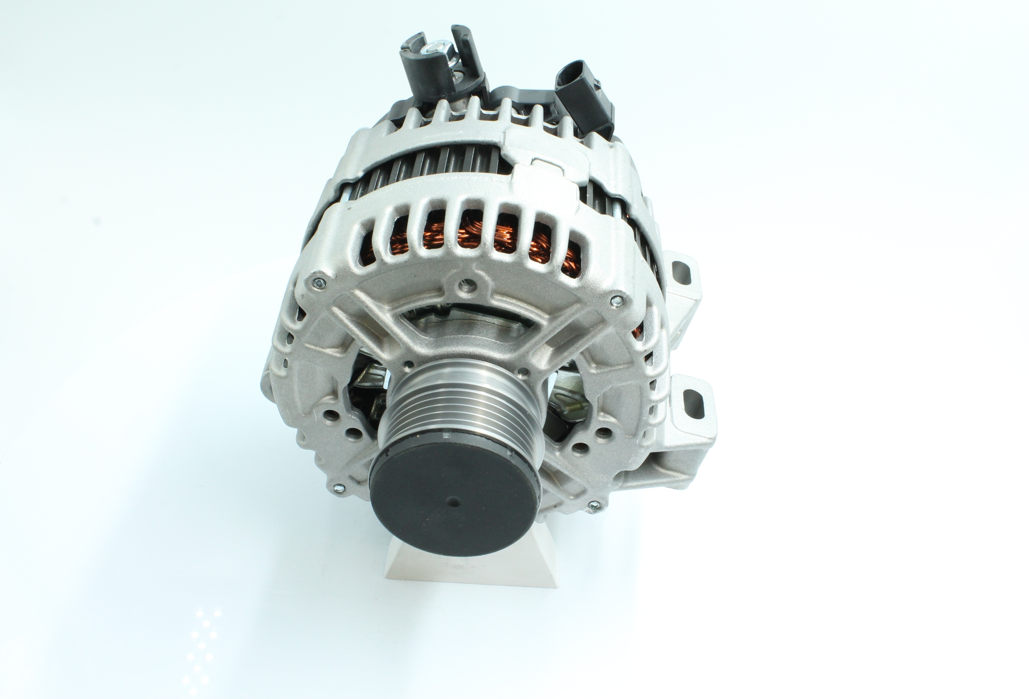 Kupite poceni originalno Alternator 89212720, primerljivo z 36001454 OEM številke, prek spleta