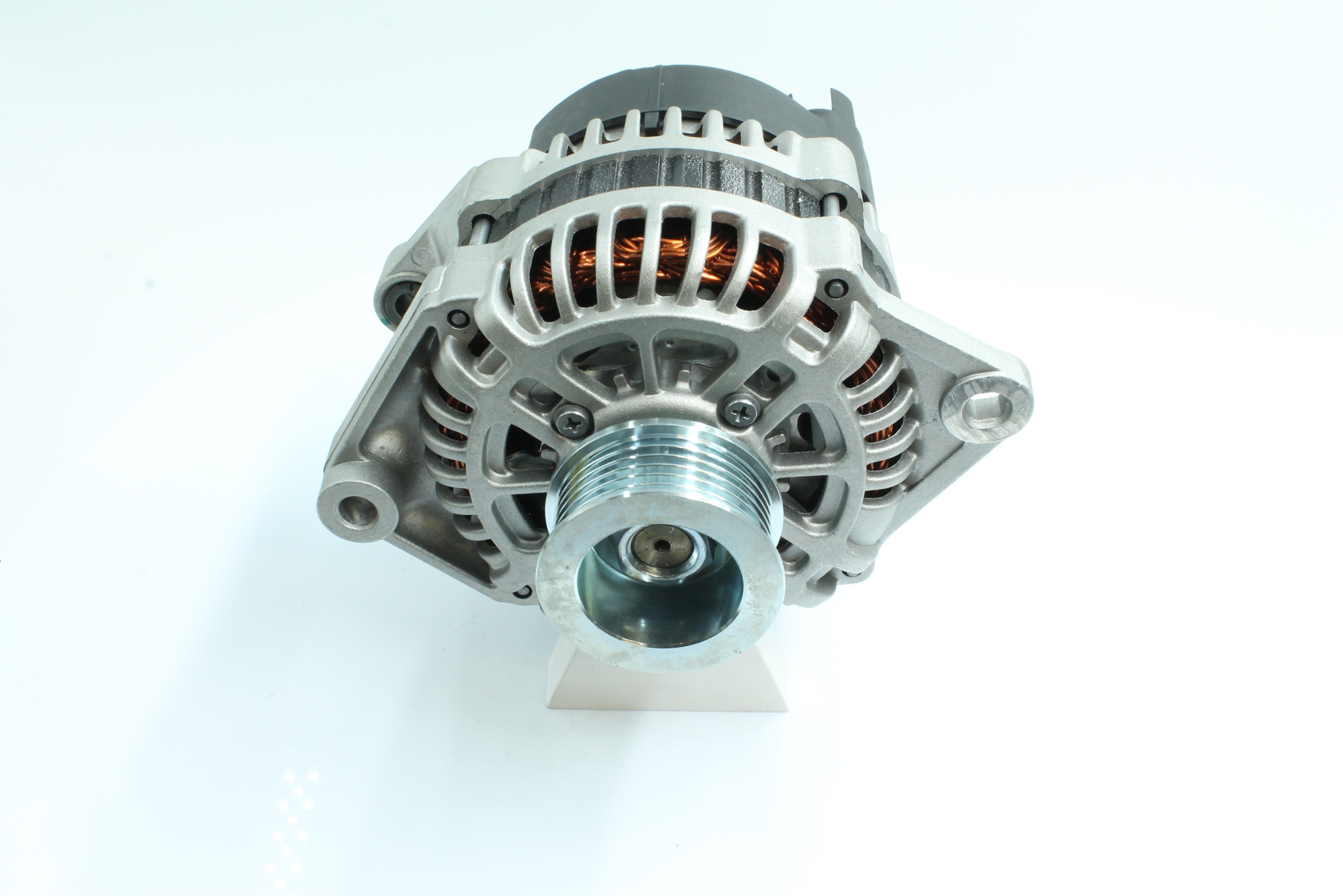 Kupite poceni originalno Alternator 89212831, primerljivo z 8251640 OEM številke, prek spleta