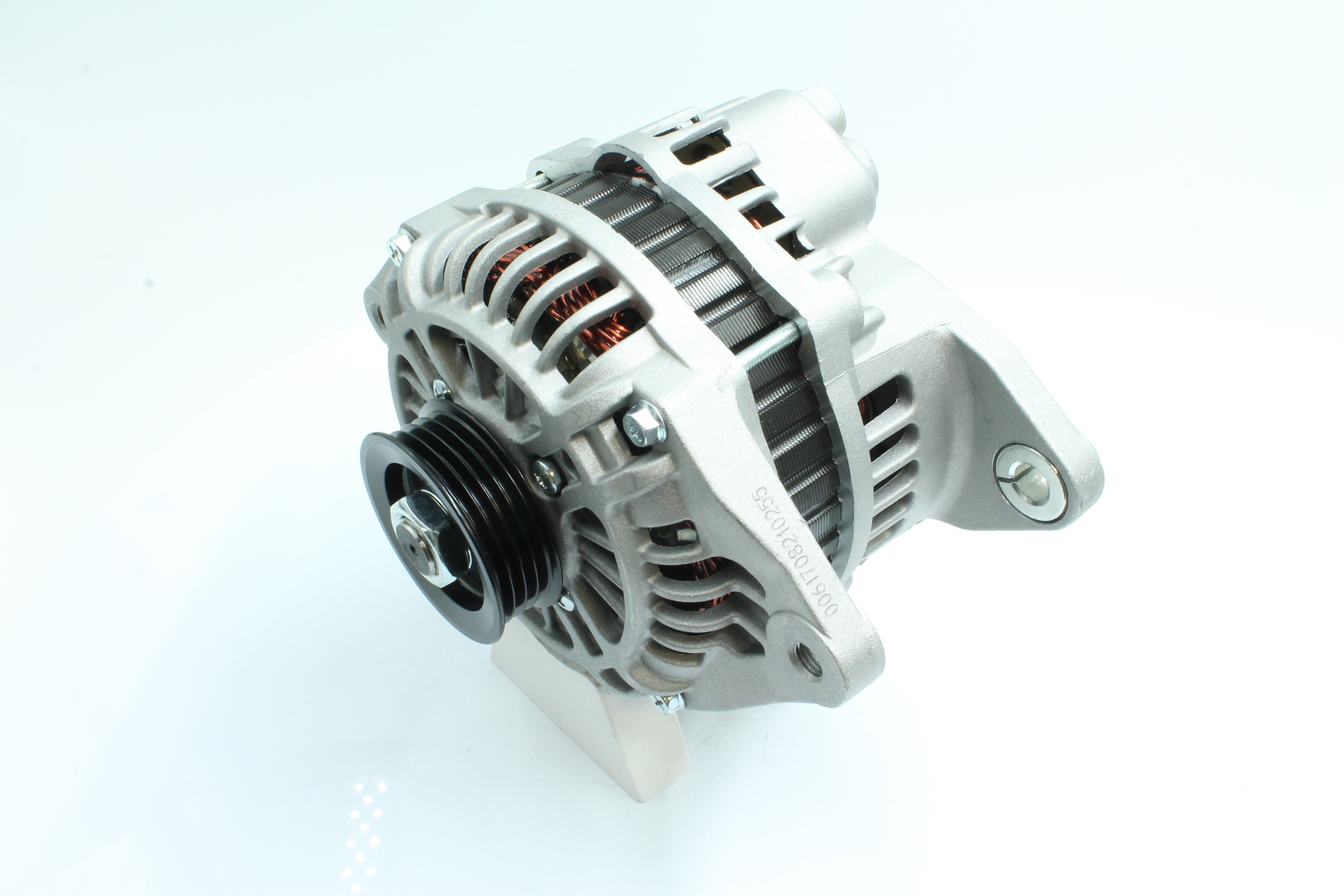 Cumpărați online Alternator 89213408 original/ă și la un preț mic, compatibil/ă cu nr. OEM B66S18300C