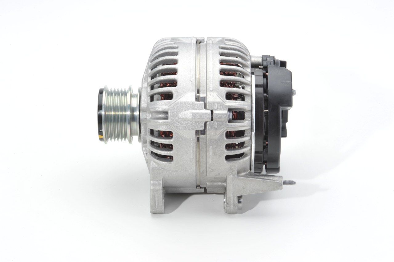 Koop online goedkoop originele Dynamo / Alternator 0 124 615 038 vergelijkbaar met 05033757AB OEM-nummers