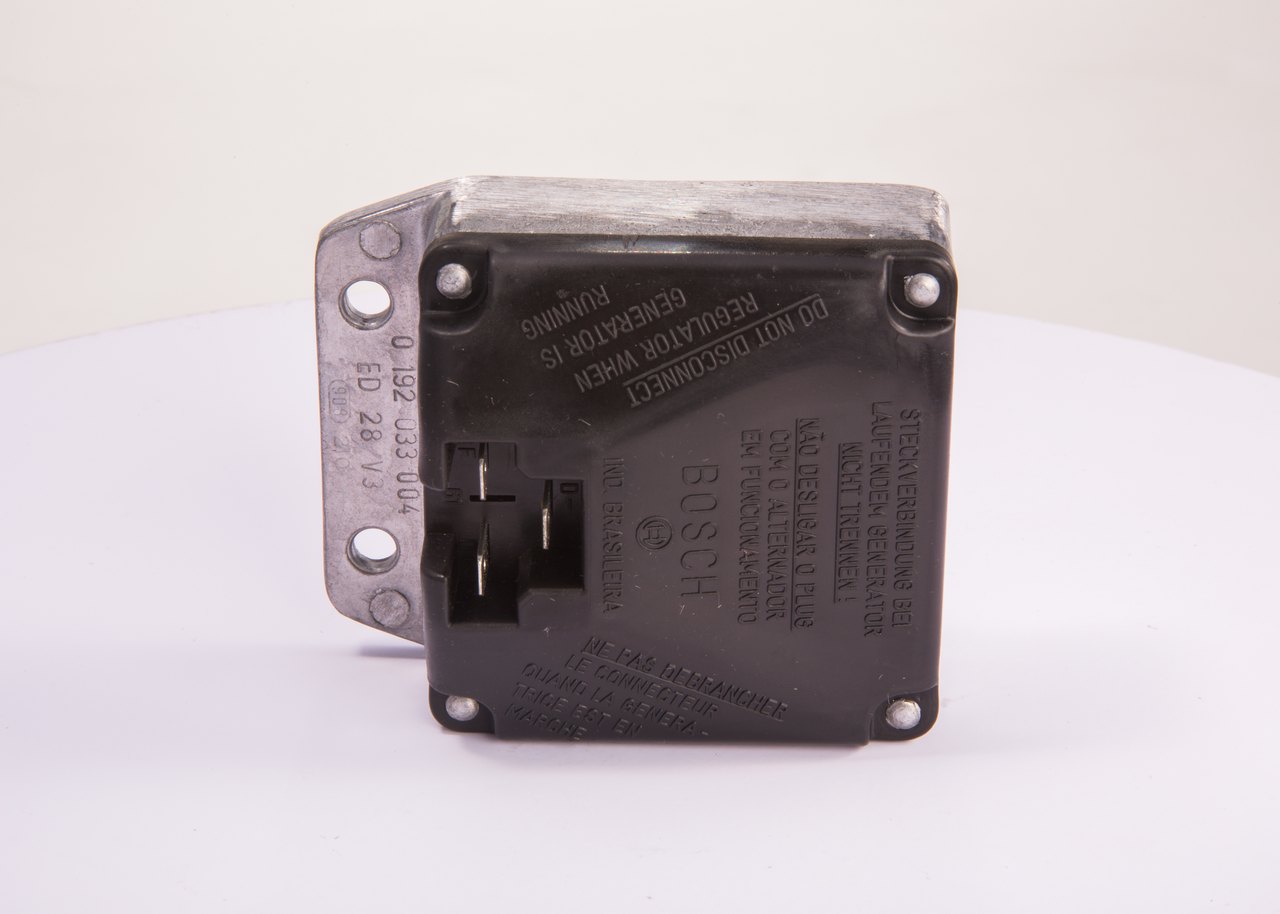 Köp BOSCH Laddningsregulator Produktnummer: 0 192 033 004 till det förmånliga priset av 3916,86 kr