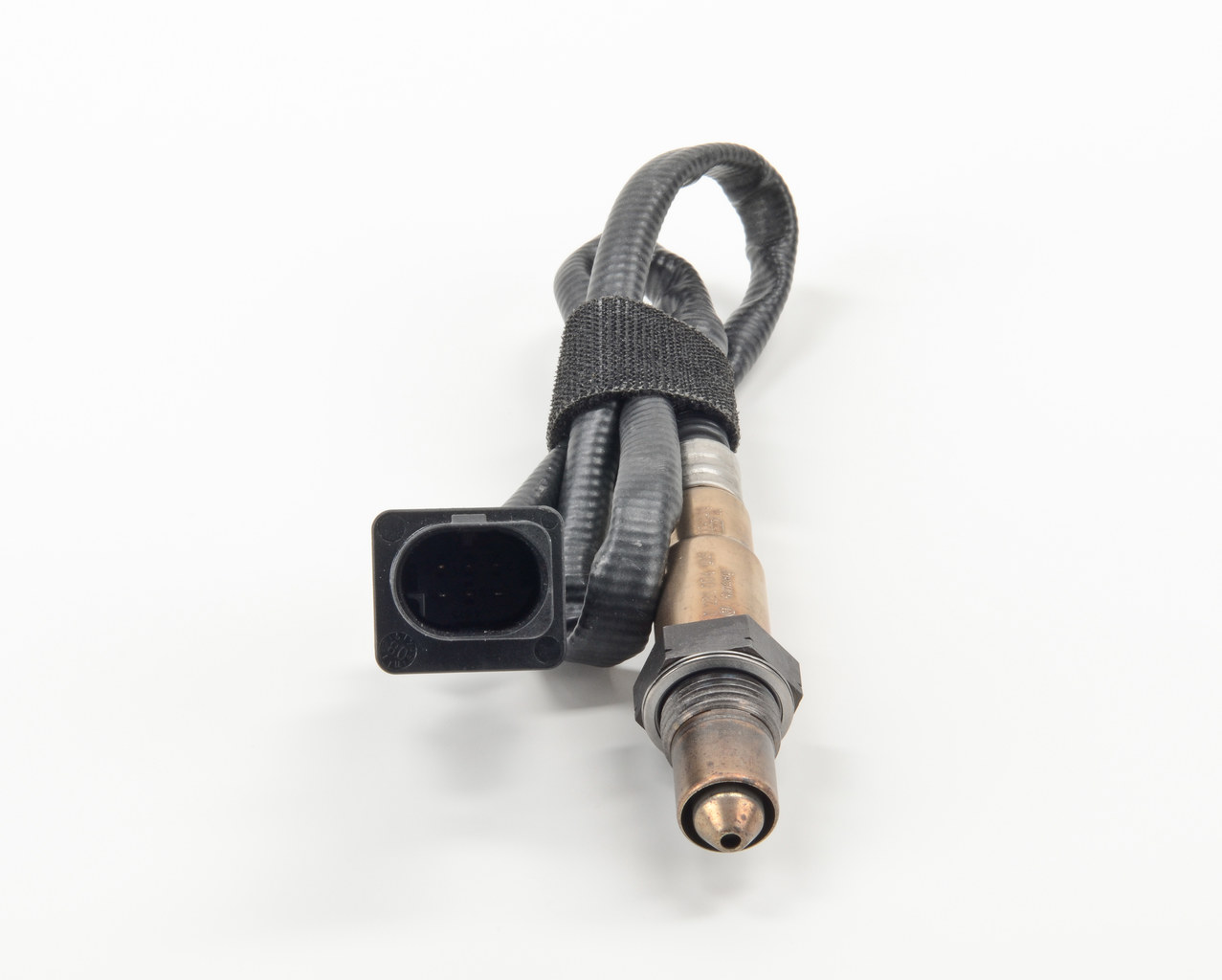Kupite poceni originalno Lamda-sonda 0 281 004 135, primerljivo z A0075420118 OEM številke, prek spleta
