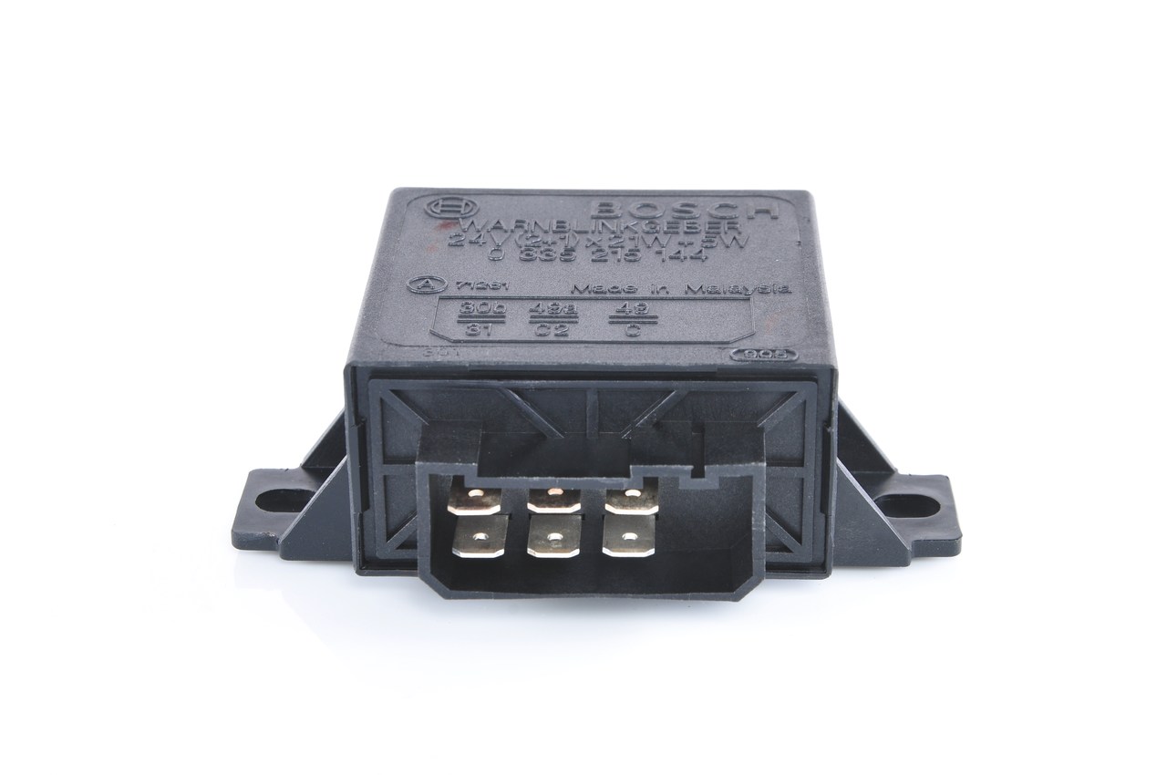 Kupite poceni originalno Utripalnik 0 335 215 144, primerljivo z A0025449032 OEM številke, prek spleta
