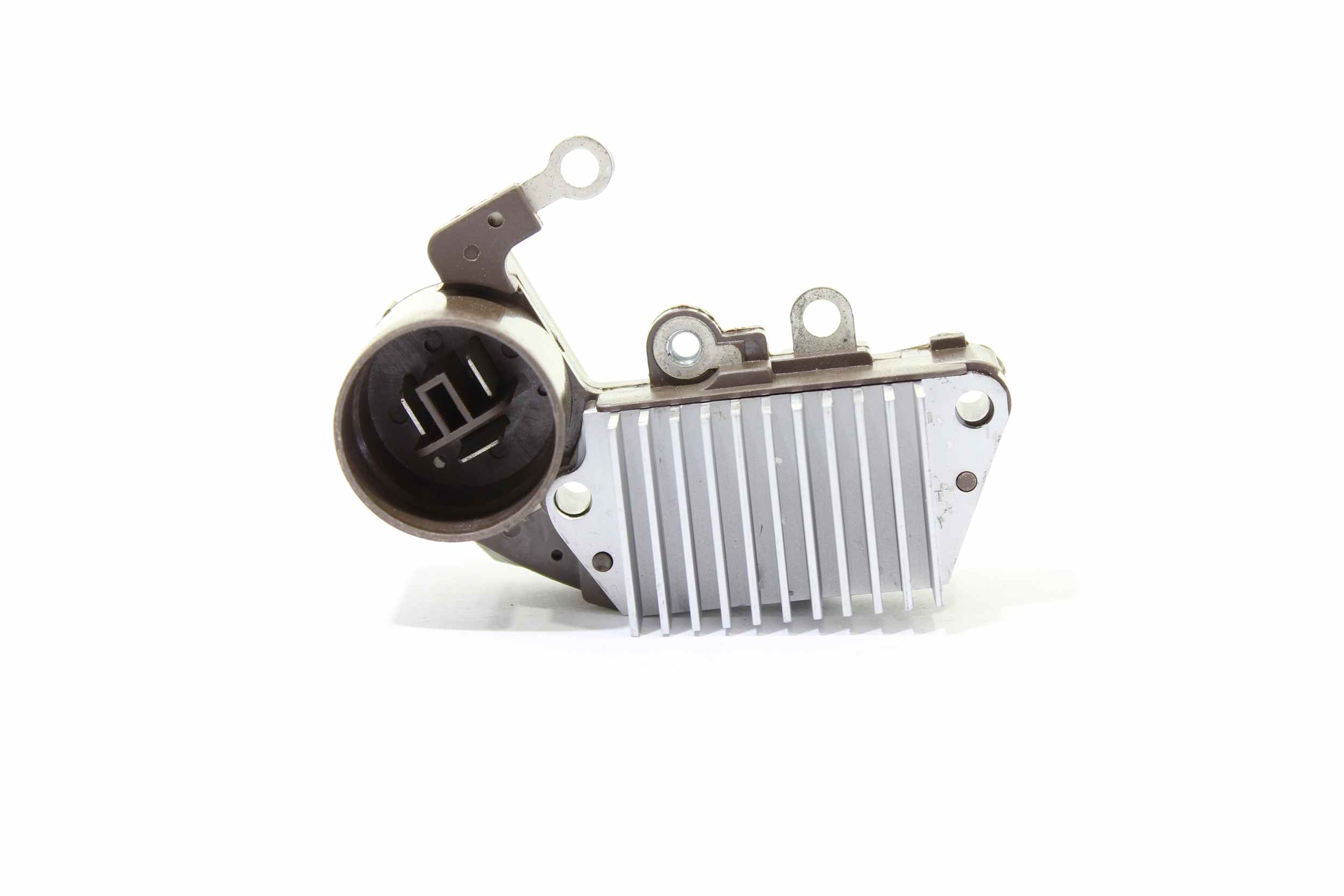 OEM Regulator, alternator SUZUKI 1.0 Turbo 71 CP benzina 3250086511 de la ALANKO online la un preț incredibil