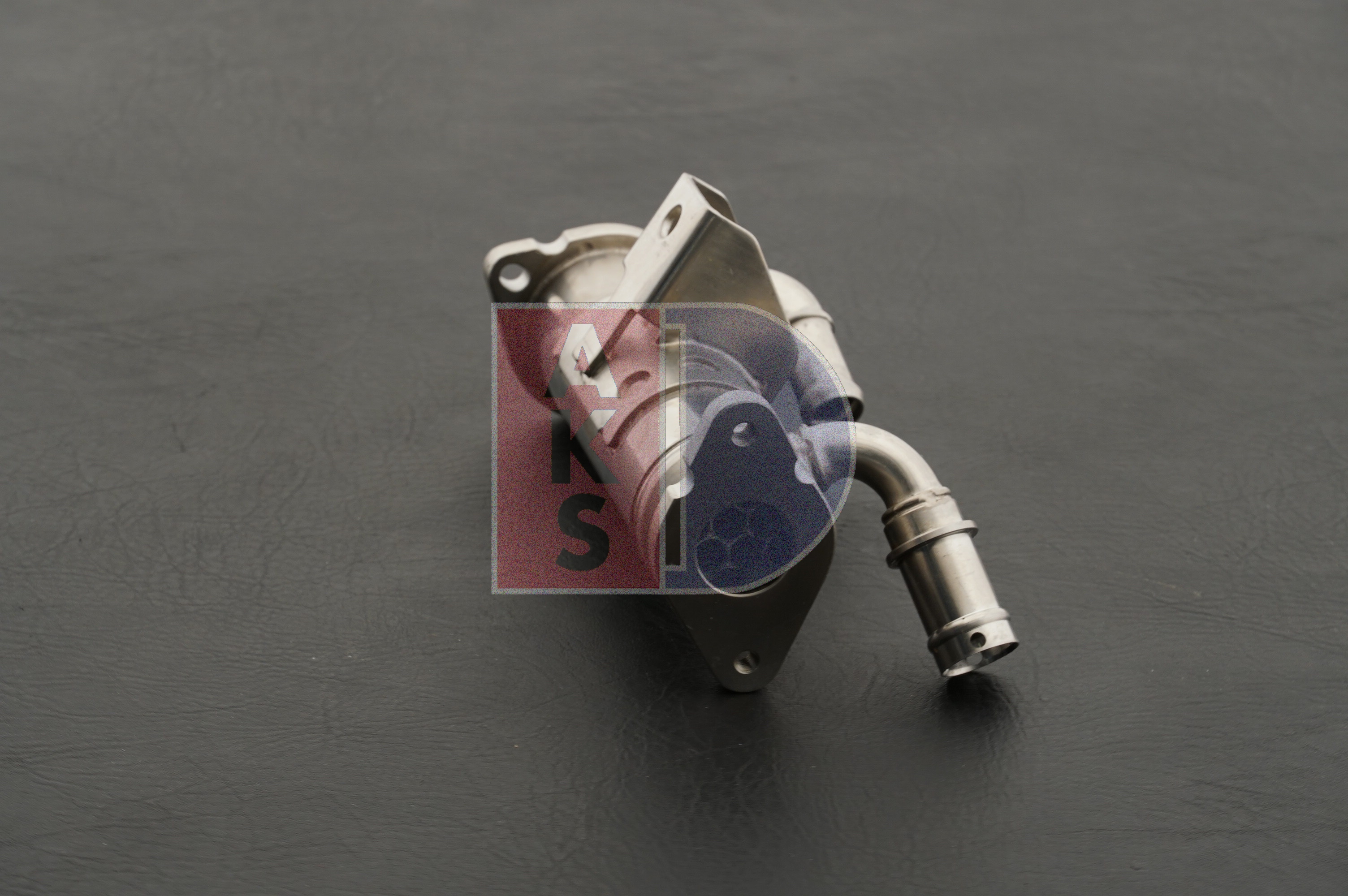 Kupite poceni originalno EGR hladilnik 025004N, primerljivo z LR003857 OEM številke, prek spleta