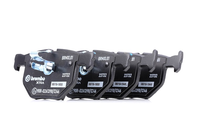 Köp billiga original Bromsbelägg P 06 033X jämförbara med 34212339278 OEM nummer på nätet