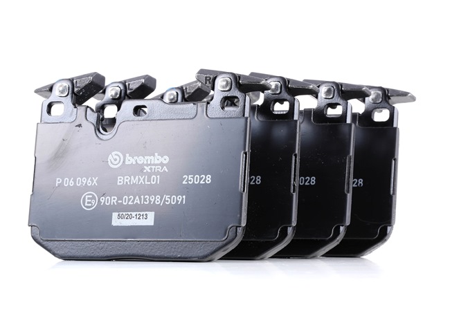 Köp billiga original Bromsbelägg P 06 096X jämförbara med 34116876641 OEM nummer på nätet