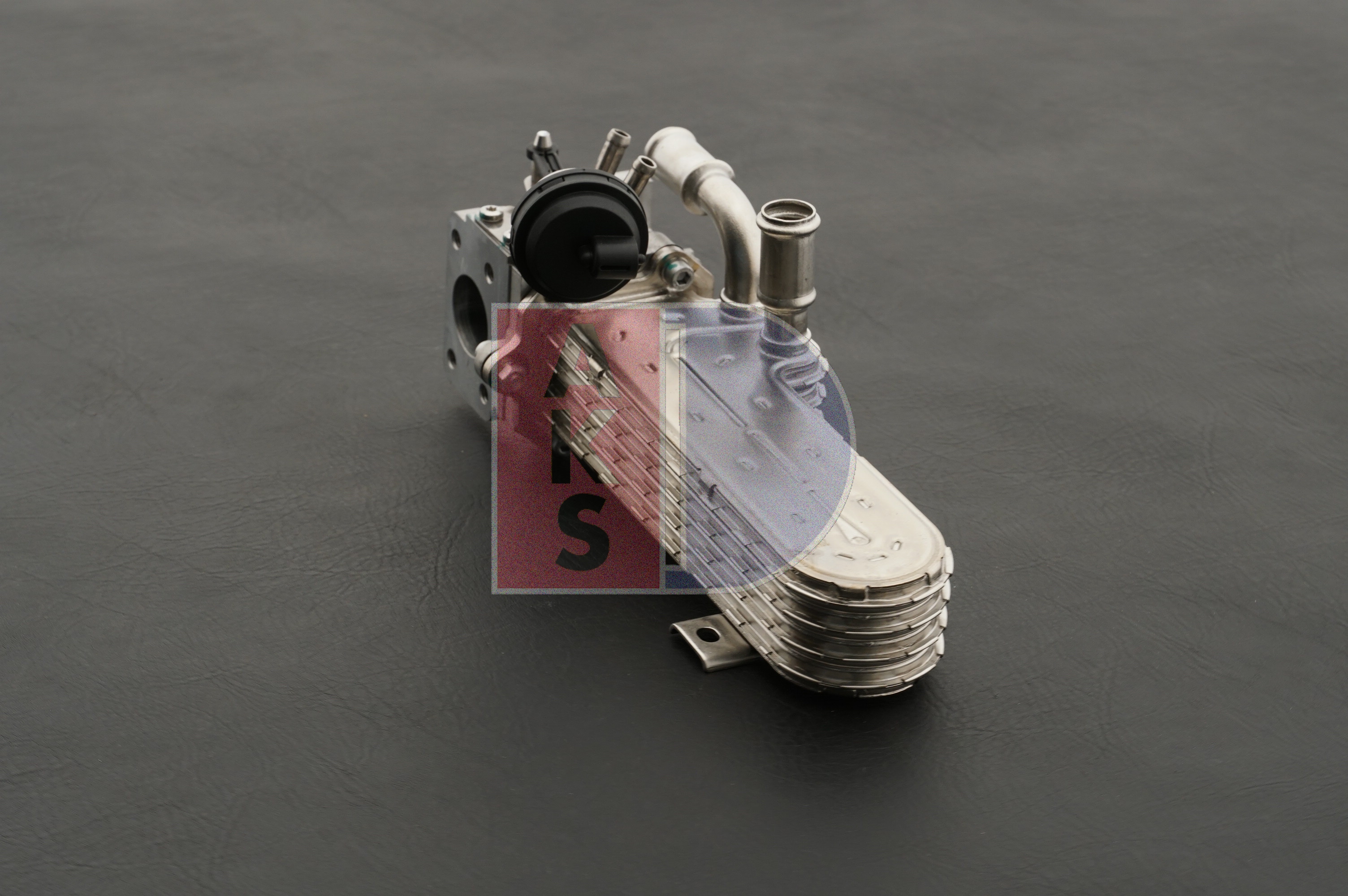 Kupite poceni originalno EGR hladilnik 045176N, primerljivo z 03G131513D OEM številke, prek spleta