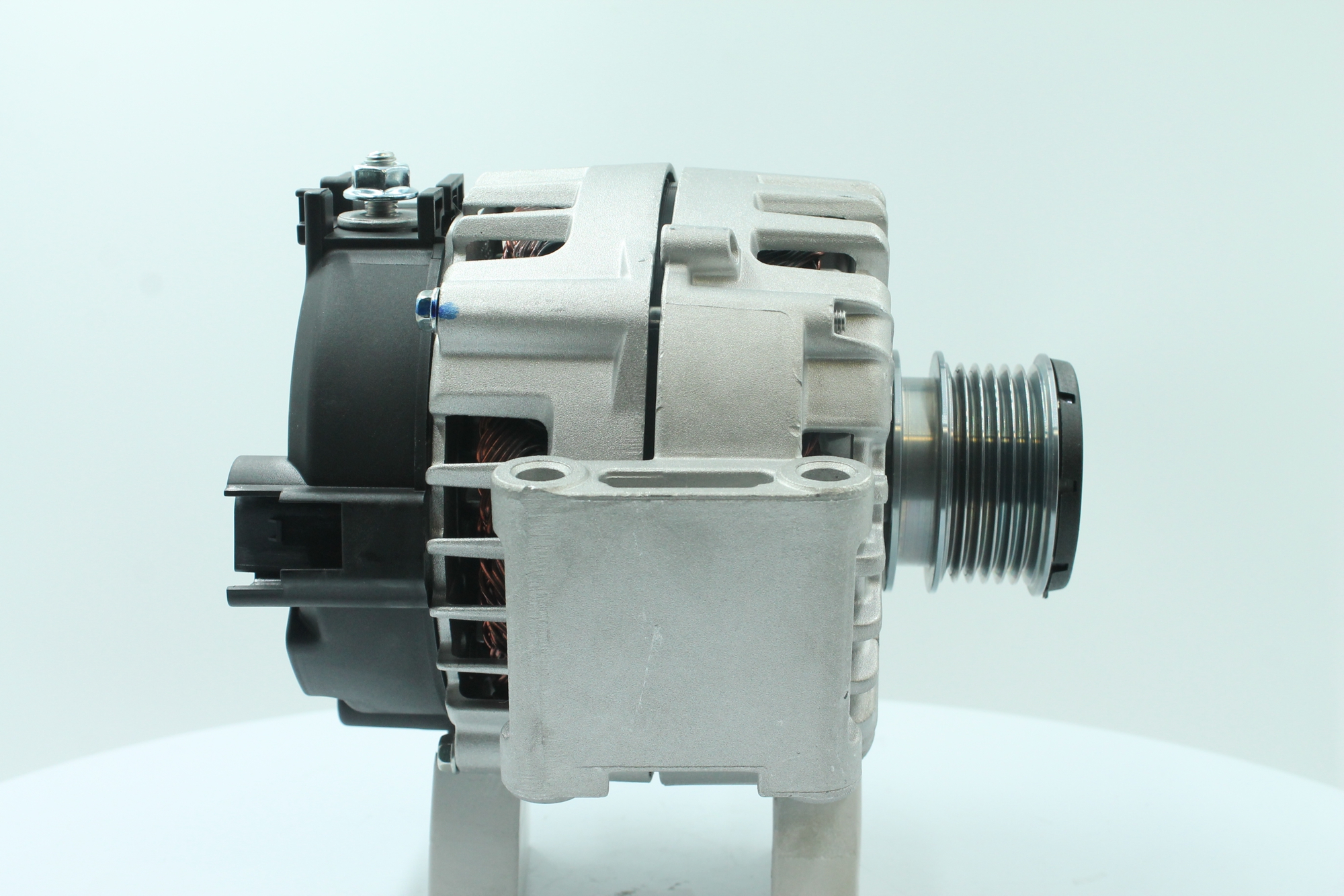 Cumpărați online Alternator 89216269 original/ă și la un preț mic, compatibil/ă cu nr. OEM A0009068201