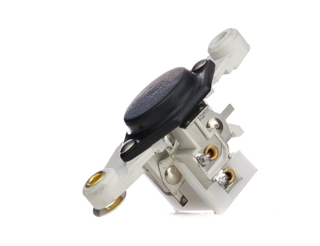 Acquista online Regolatore alternatore SKRE-2450096 originale a buon mercato, comparabile con i numeri OEM A0025545106