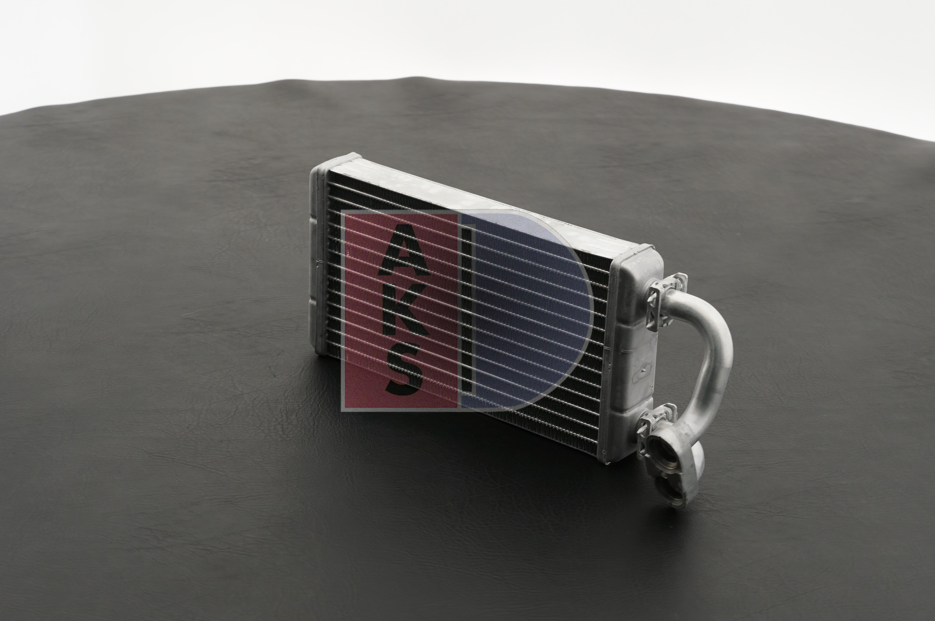 BMW E36 Compact 1998 Apsildes sistēmas radiators AKS DASIS OEM 64118373785, 64118390239, 8373785