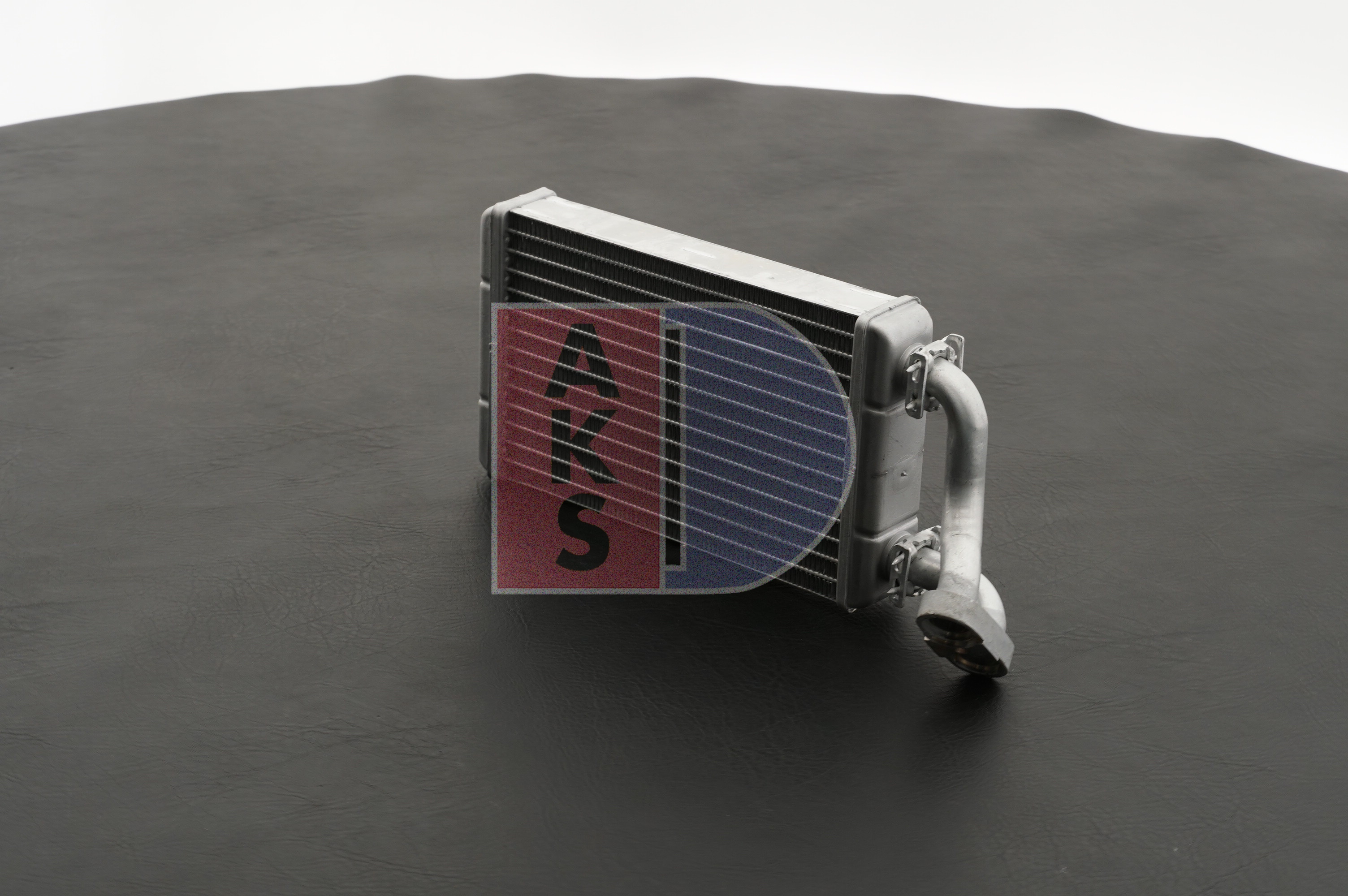 BMW E36 Compact 1997 Apsildes sistēmas radiators AKS DASIS OEM 64118361915, 64118373786, 8361915