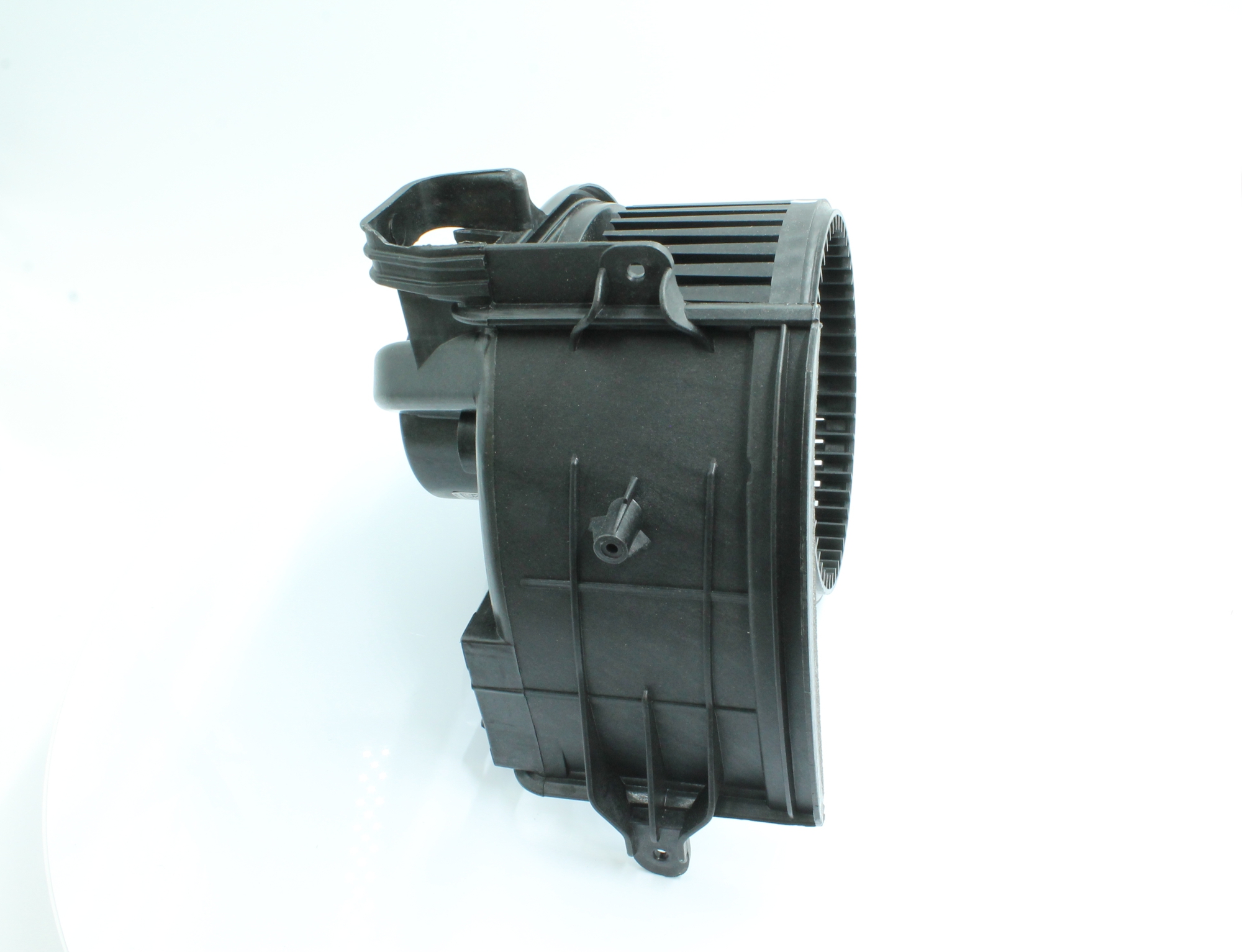 Cumpărați online Ventilator, habitaclu 7200161 original/ă și la un preț mic, compatibil/ă cu nr. OEM 2717000QAD