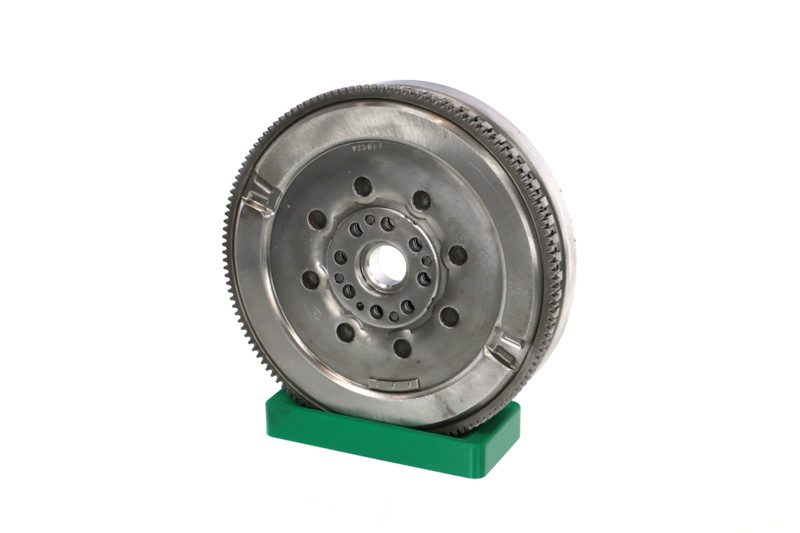 Kupite poceni originalno Vztrajnik 009-001-000132R, primerljivo z 1231000Q2D OEM številke, prek spleta