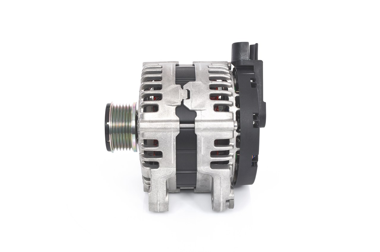 Kupuj online Alternator 0 121 615 121 oryginalne w niskiej cenie, kompatybilne z numerem OEM LR002899
