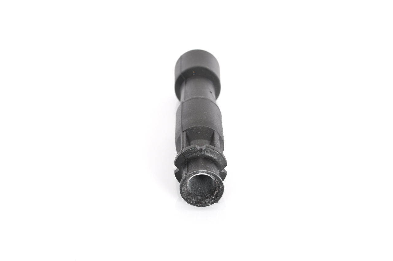 OE AUDI KABRIOLETT 1998 Pistik, süüteküünal 058905447C, 12121705656 pärit BOSCH