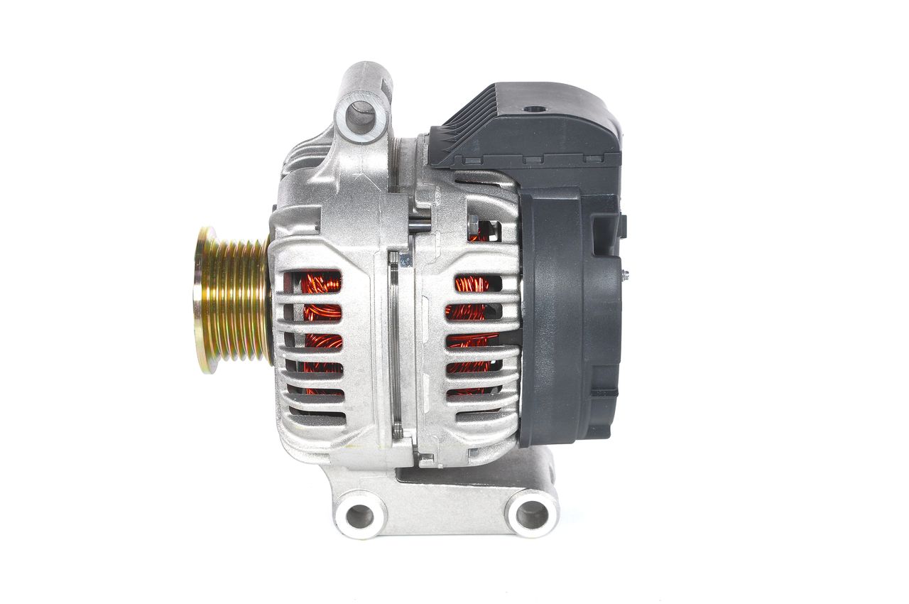 Įsigykite BOSCH Kintamosios srovės generatorius Prekės Nr.: 0 124 415 031 už žemiausią 532,13 € kainą