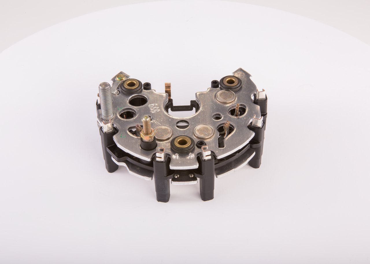 VW 1.8 98 HP Benzīns Taisngriezis, Ģenerators OEM 50903359 no BOSCH tiešsaistē par lieliskām cenām