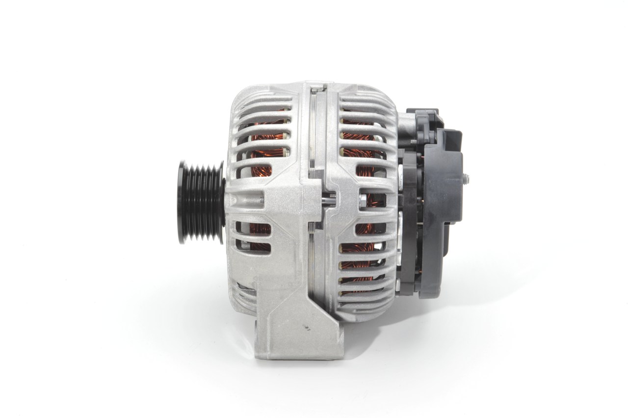 Kupite poceni originalno Alternator 0 124 515 133, primerljivo z A0111546402 OEM številke, prek spleta