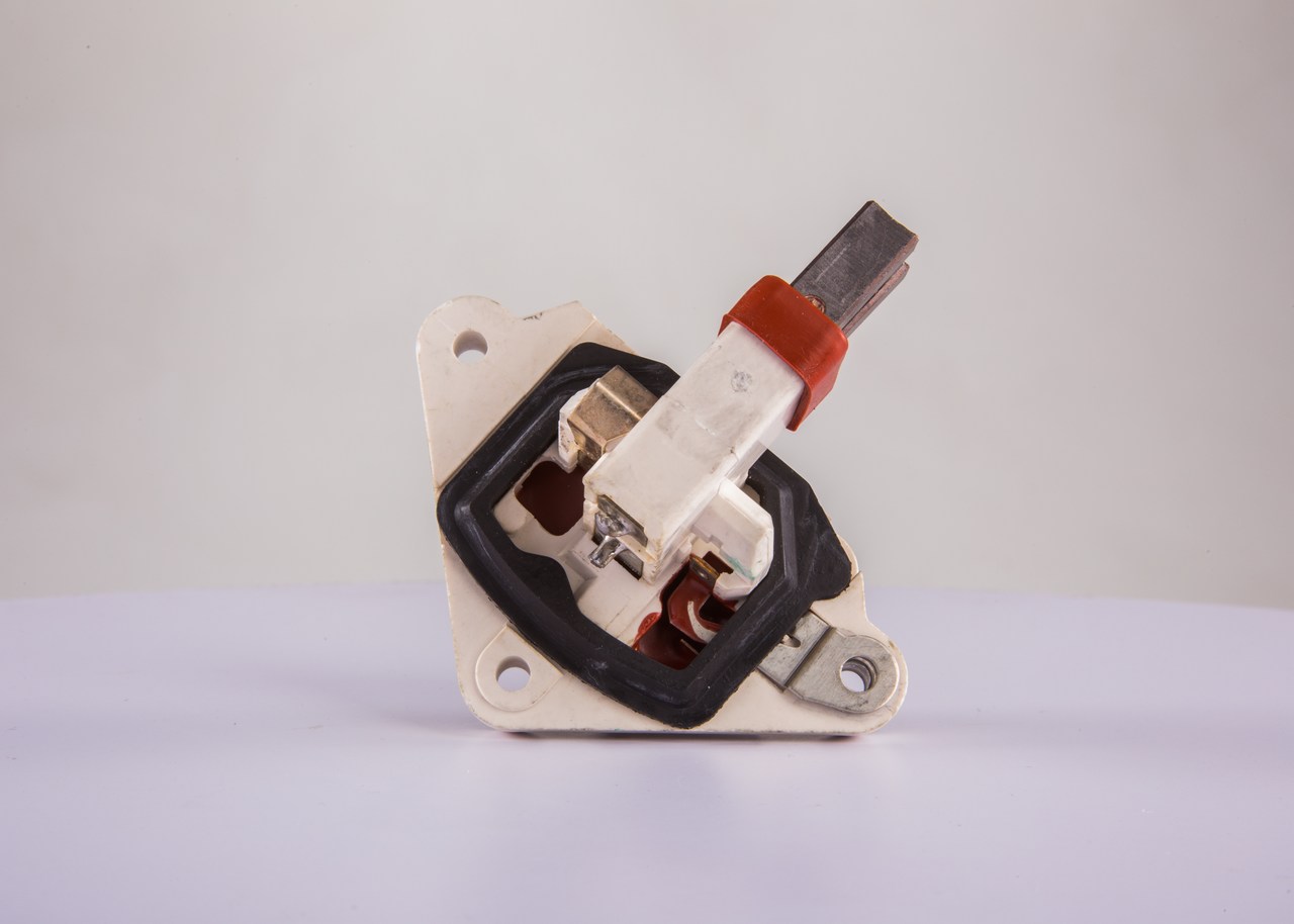 Köp billiga original Laddningsregulator 2 127 311 001 jämförbara med 0001542305 OEM nummer på nätet