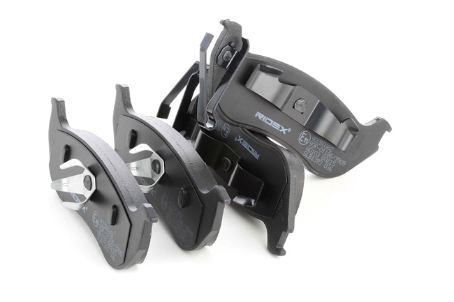 Iegādājieties lēti oriģinālo Bremžu kluči 402B0382 comparable with 05083882AB OEM numbers online