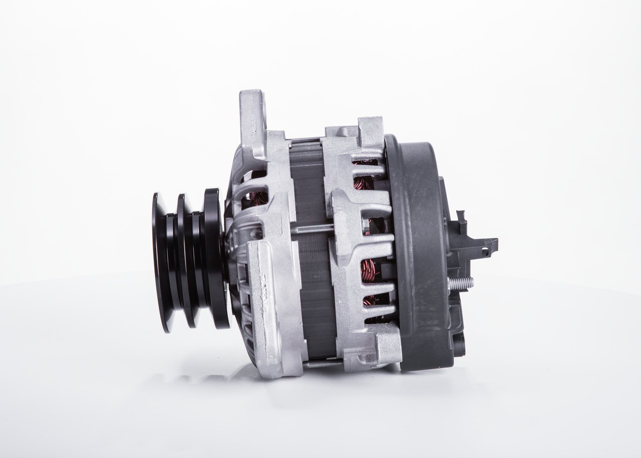 Cumpărați Alternator de la BOSCH Număr produs: F 000 BL0 7H5 la prețul de doar 1863,33 lei