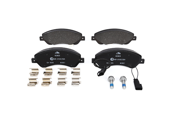 Acquista online Kit pastiglie freni 13.0460-3833.2 originale a buon mercato, comparabile con i numeri OEM ME6C1J2K021BB
